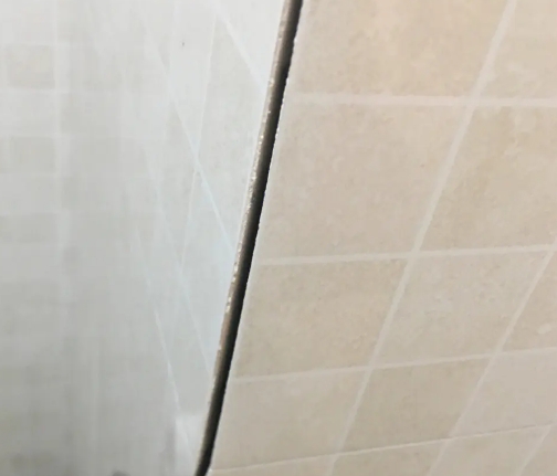 尼玛瓷砖空鼓维修公司分享阳台瓷砖脱落的修复过程可以分为以下几个步骤